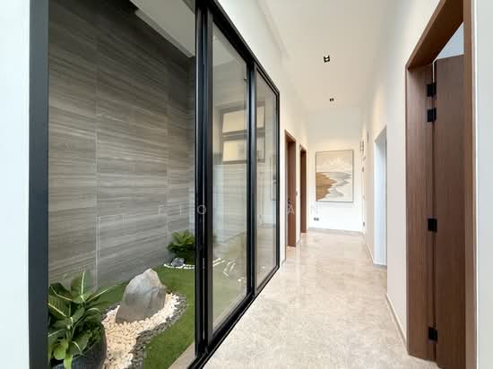 Brand New Freehold Terrace with Lift photo 5