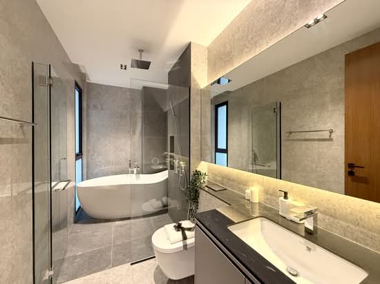 Brand New Freehold Terrace with Lift photo 6