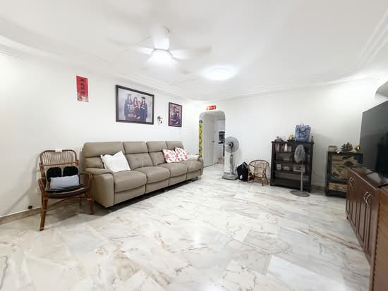 352 Hougang Avenue 7 image 1 of 5