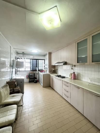 220 SERANGOON AVENUE 4 photo 3