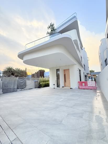Siglap road photo 2