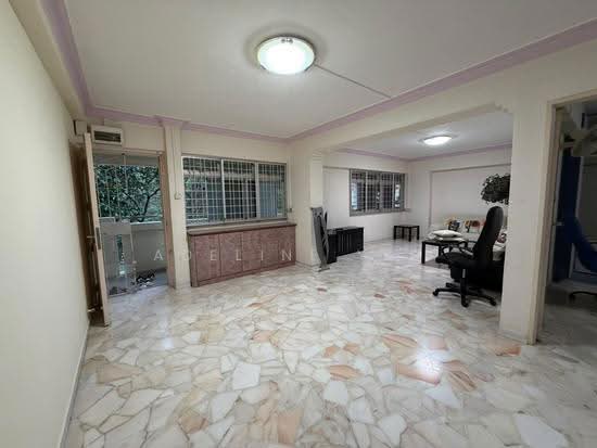 323 TAMPINES STREET 33 photo 2
