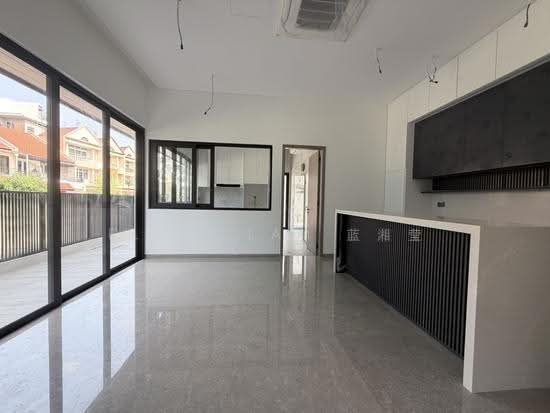 Brand New Freehold Semi-Detached House Eminent at Lorong G Telok Kurau photo 4