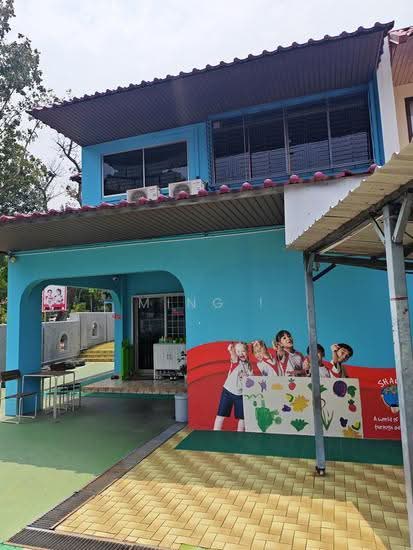 RARE! CORNER TERRACE! MEI HWAN DRIVE image 1 of 6