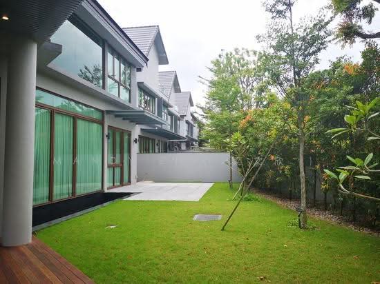 82D Lornie Road image 1 of 10