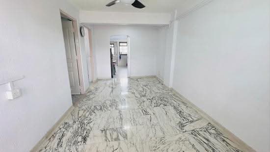 82 WHAMPOA DRIVE image 1 of 7
