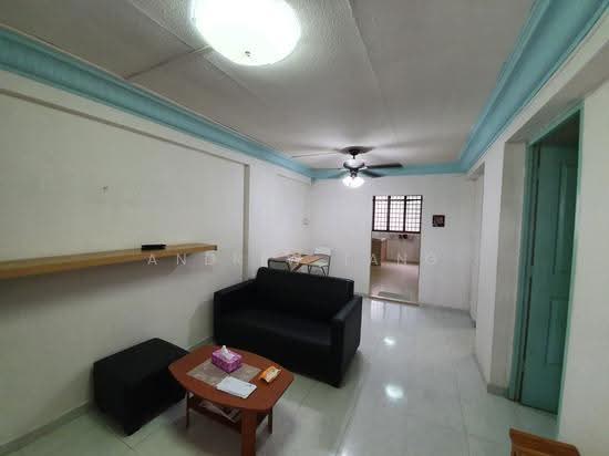 302 SERANGOON AVENUE 2 photo 3