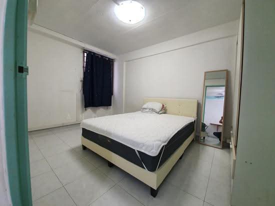 302 SERANGOON AVENUE 2 photo 4