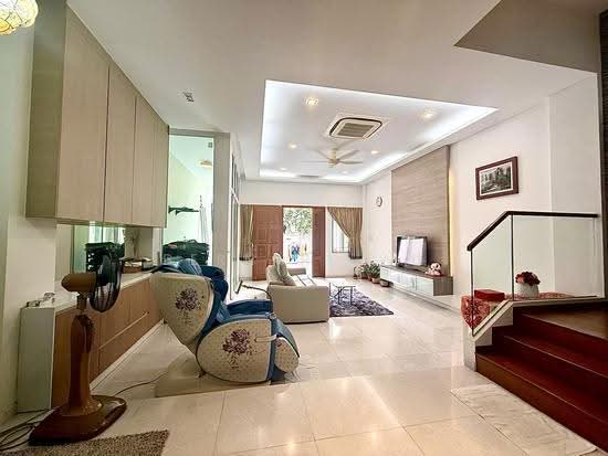 Elevated Freehold Inter Terrace 3 story house, Don’t Miss! image 1 of 9