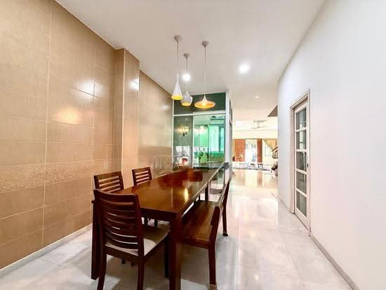 Elevated Freehold Inter Terrace 3 story house, Don’t Miss! photo 3