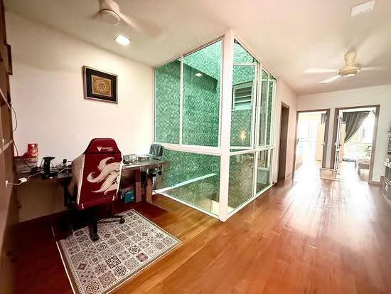 Elevated Freehold Inter Terrace 3 story house, Don’t Miss! photo 4