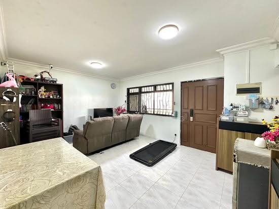 183D RIVERVALE CRESCENT image 1 of 7