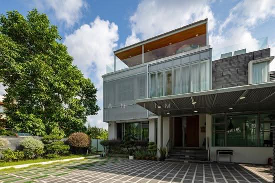 HILLTOP BUNGALOW image 1 of 10