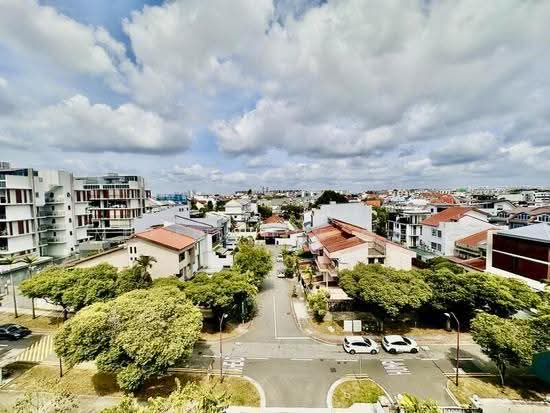 Freehold Kovan Beautifully Rebuilt 4 Storeys with Lift photo 3