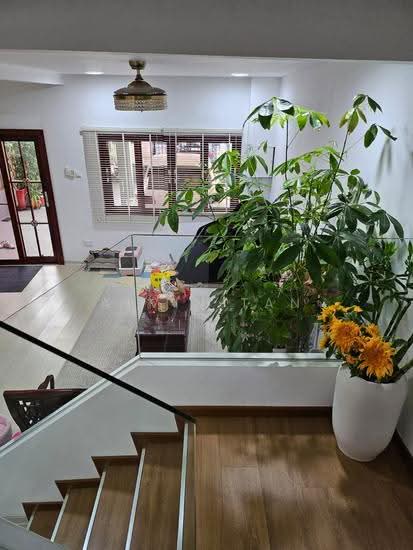 NS FACING GOOD FRONTAGE TERRACE IN KATONG image 1 of 4