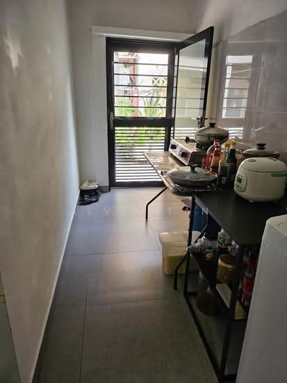NS FACING GOOD FRONTAGE TERRACE IN KATONG photo 3