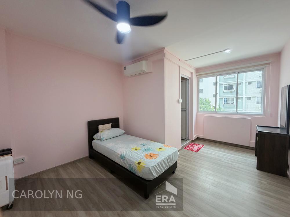 873 TAMPINES STREET 84 photo 5