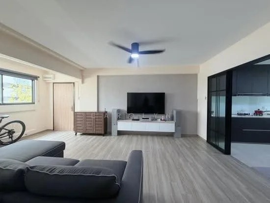 873 Tampines Street 84 image 1 of 10