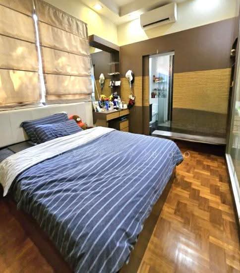 2.5 Storey SD with very spacious land size image 1 of 4