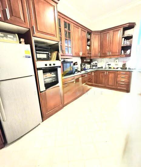 2.5 Storey SD with very spacious land size photo 3