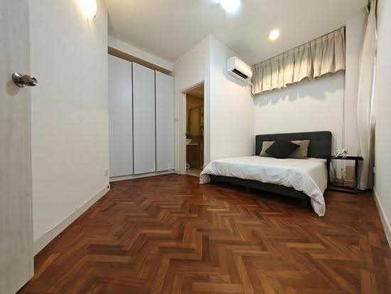 ORANGE REGENCY photo 6