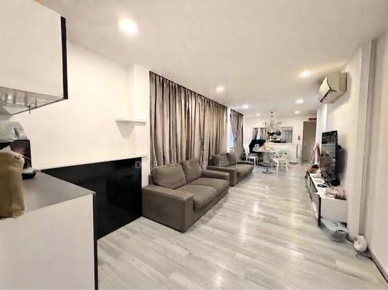 209 BISHAN STREET 23 image 1 of 10