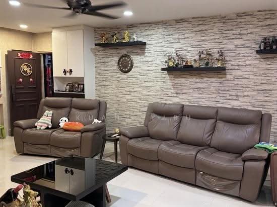 404 JURONG WEST STREET 42 image 1 of 10