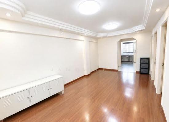 4 LORONG 7 TOA PAYOH photo 3