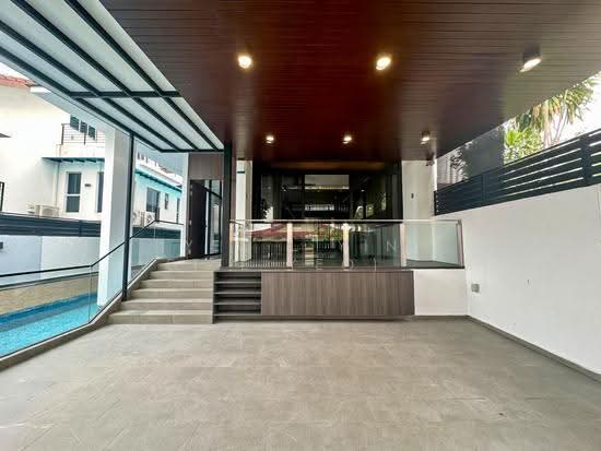 ★ GIANT ★ District 28 Semi-Detached Home at Seletar Hills Estate