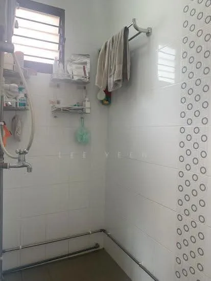 302 Serangoon Avenue 2 image 1 of 6