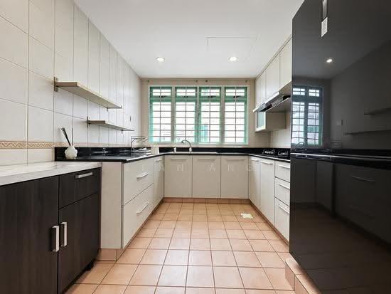 BALLOTA PARK CONDOMINIUM photo 3