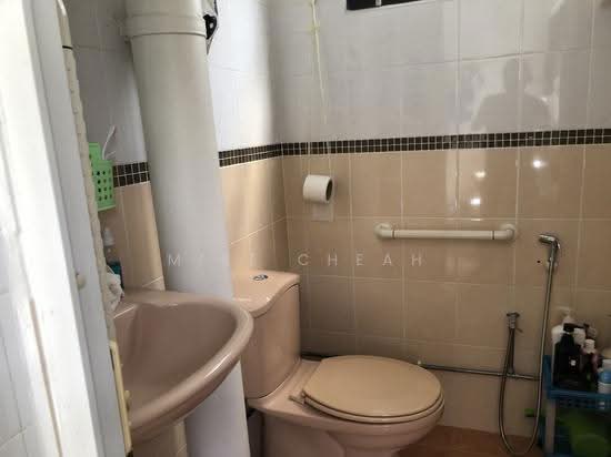 102 ALJUNIED CRESCENT photo 5