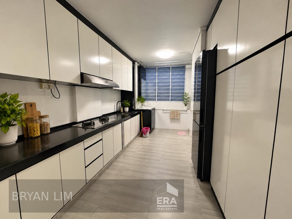 652 HOUGANG AVENUE 8 photo 2