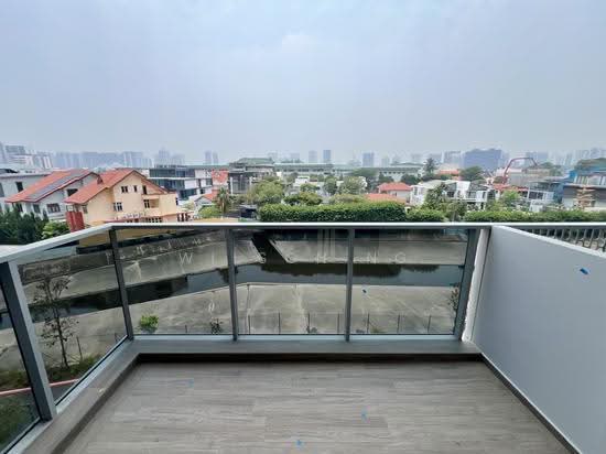 Grand Dunman image 1 of 8