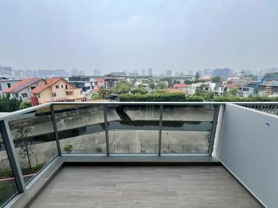 Grand Dunman image 1 of 8