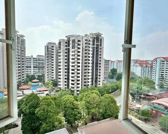 304 Jurong East Street 32 image 1 of 10