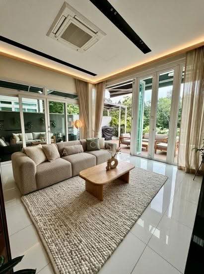 Holland/Tanglin/Bukit Timah image 1 of 9