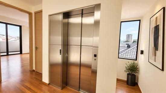 Modern Semi-D | Pool, Lift, Unblocked Views photo 5