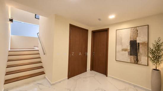 Modern Semi-D | Pool, Lift, Unblocked Views photo 6
