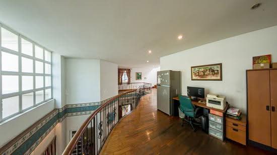 Kew Crescent / Kew Drive / Kew Heights photo 5