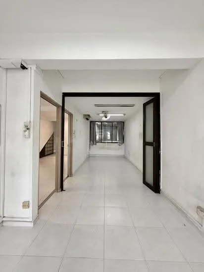 1016 Upper Serangoon Road image 1 of 10