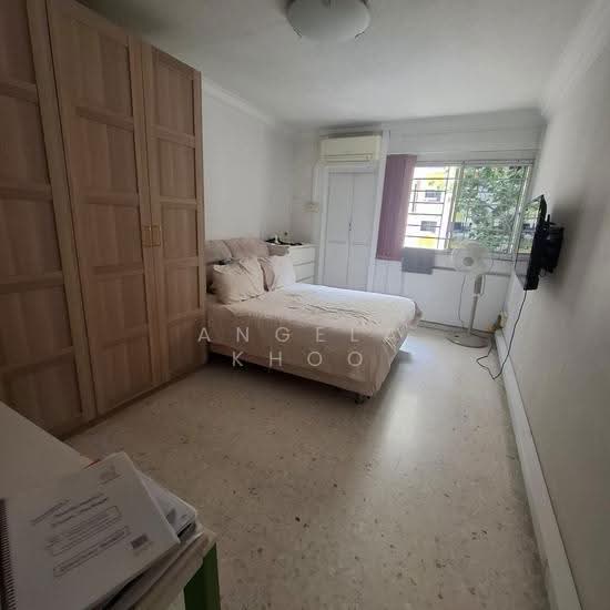222 Tampines Street 24 photo 3