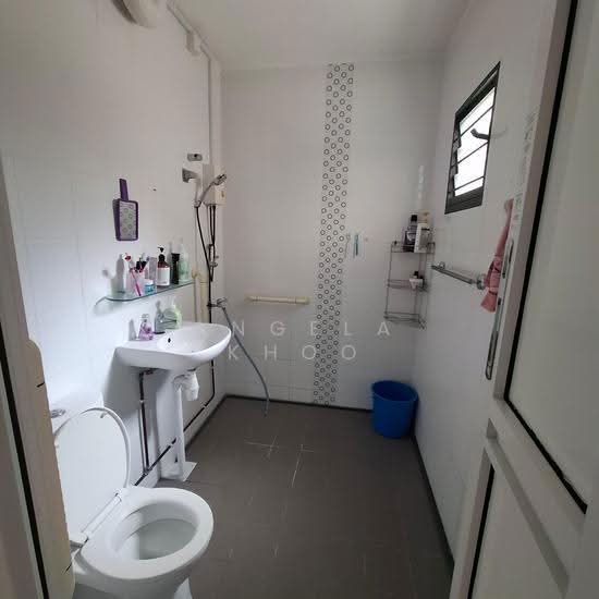 222 Tampines Street 24 photo 5
