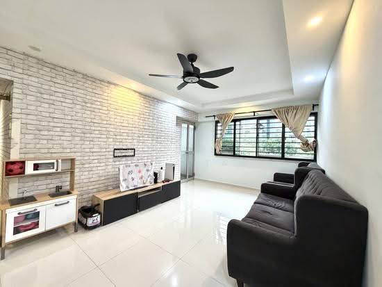 444 Hougang Avenue 8 photo 2