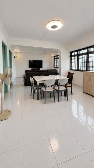 725 Pasir Ris Street 72 image 1 of 7