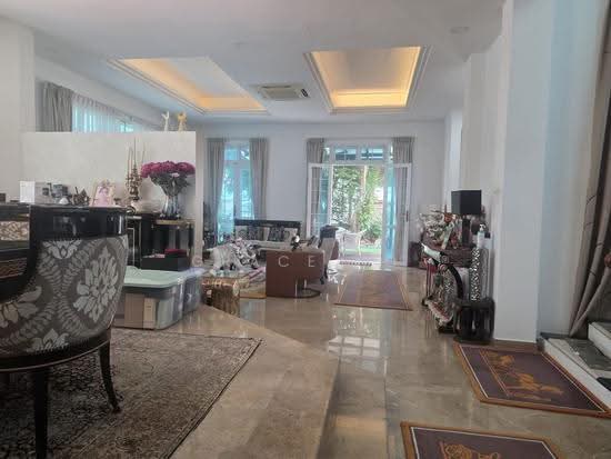12B Cotswold Close photo 2