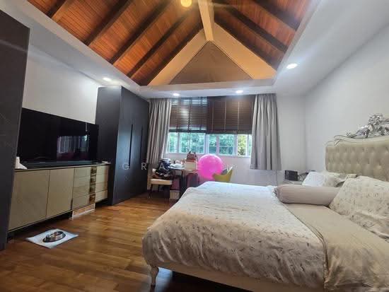12B Cotswold Close photo 4