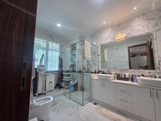 12B Cotswold Close photo 5