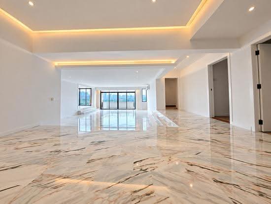 Beverly Hill photo 5