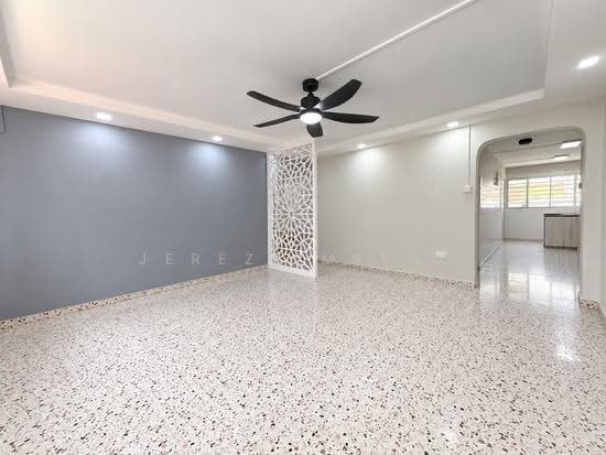 704 Hougang Avenue 2 image 1 of 9